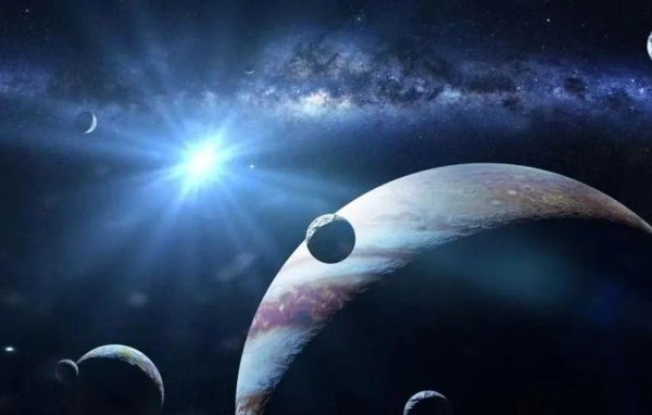 东兴资本配资 这个星球上能看到79颗月亮同时升起！还可能藏着外星生命？｜博览日报